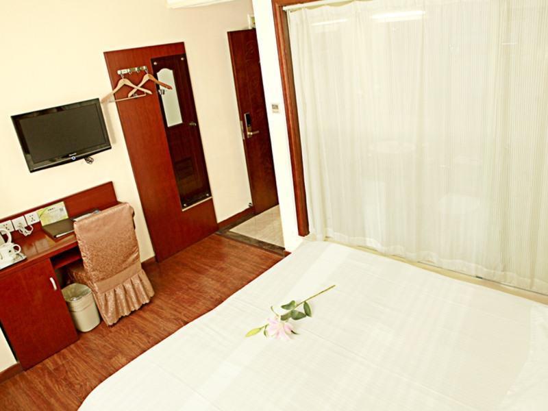 Greentree Inn Shanghai Songjiang University City New Songjiang Road Express Hotel Bagian luar foto